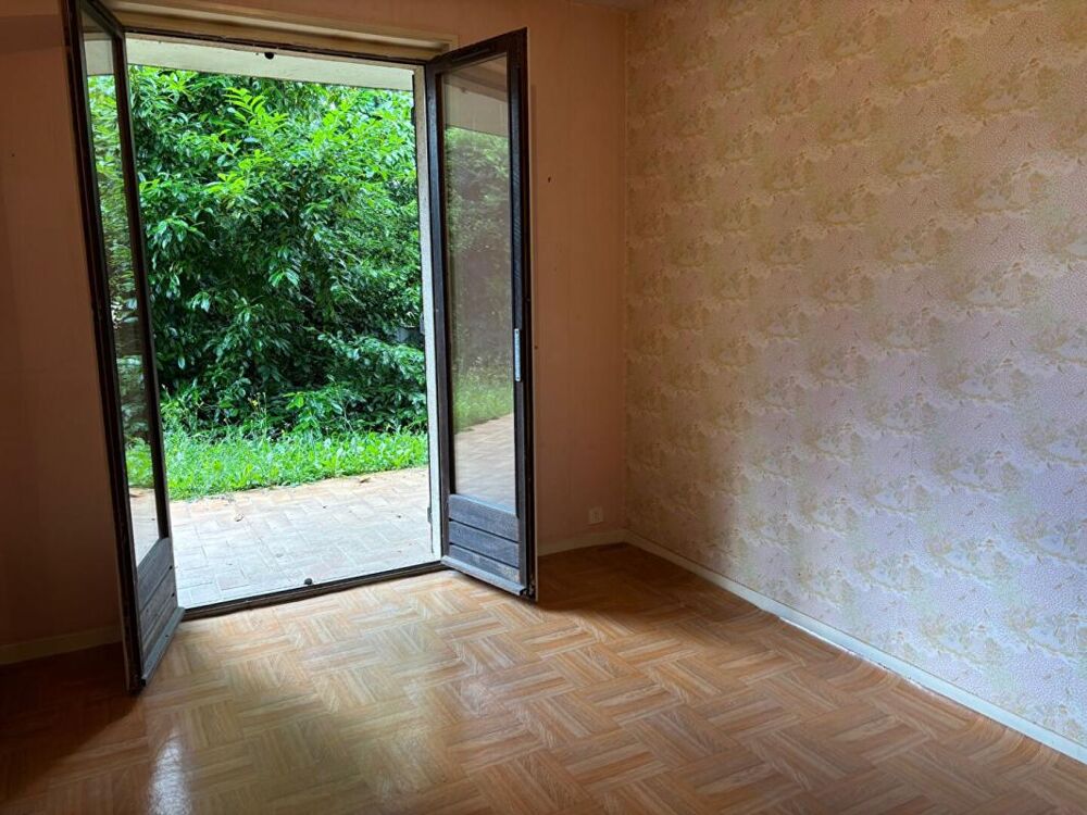 Au calme, Maison à rénover sur la commune Montmerle Sur Saône 6 pièce(s) 127 m2