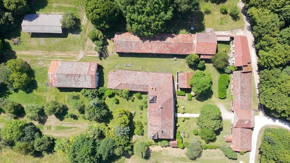 Propriete à vendre 16 pièces proche de BARBEZIEUX SAINT HILAIRE (16) sur 8.5 ha