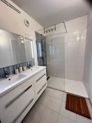  Appartement à louer 3 pièces 74 m²