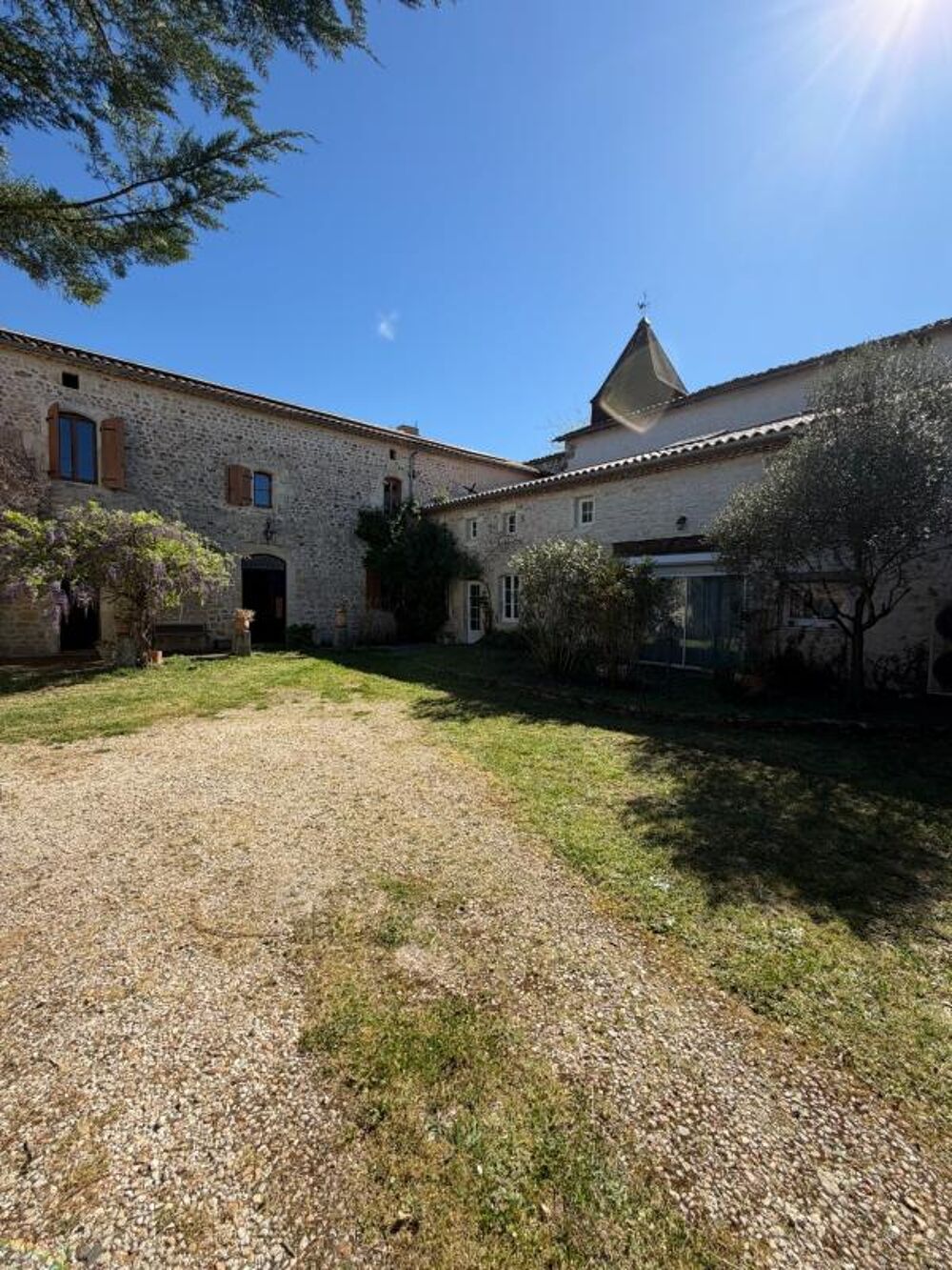 Vente Maison La Tâche. Propriété de 361 m² sur une parcelle de 2 ha La tache