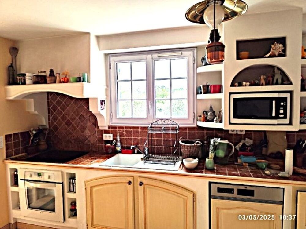 VAR (83) BAGNOLS-en-FORÊT Villa individuelle plain pied de 110m² habitables + dépendance / 1850m² clos avec piscine