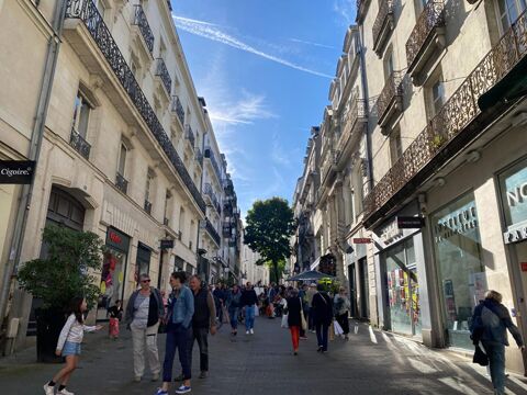  44000 NANTES - LOCAL COMMERCIAL 119 m² , A LOUER QUARTIER GRASLIN 