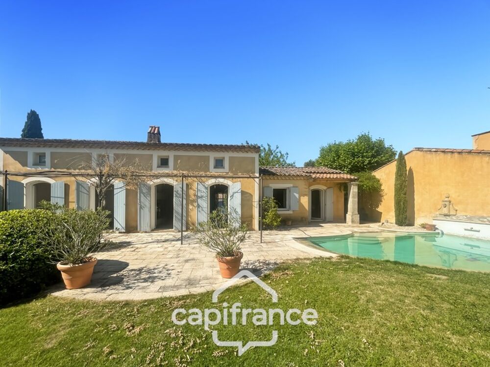 Villa de plain pied de 150 m² avec vue sur le trou numéro 10 , au Domaine et Golf de Pont Royal, terrain 628 m² , 4 chambres, p