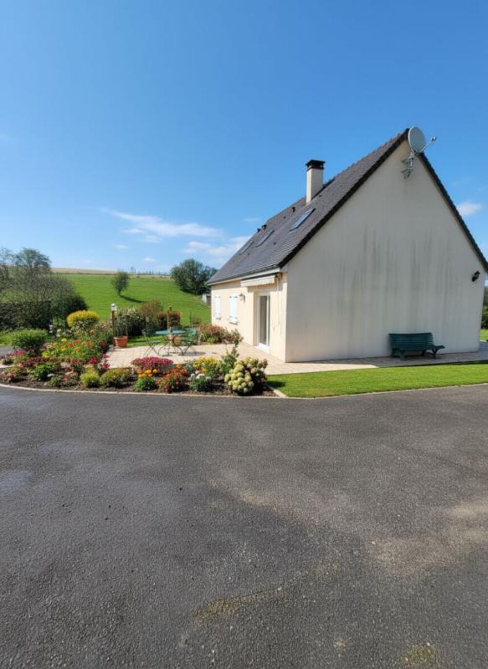 Nord Vendome, pavillon tout confort sur terrain 1,5 ha et dépendances