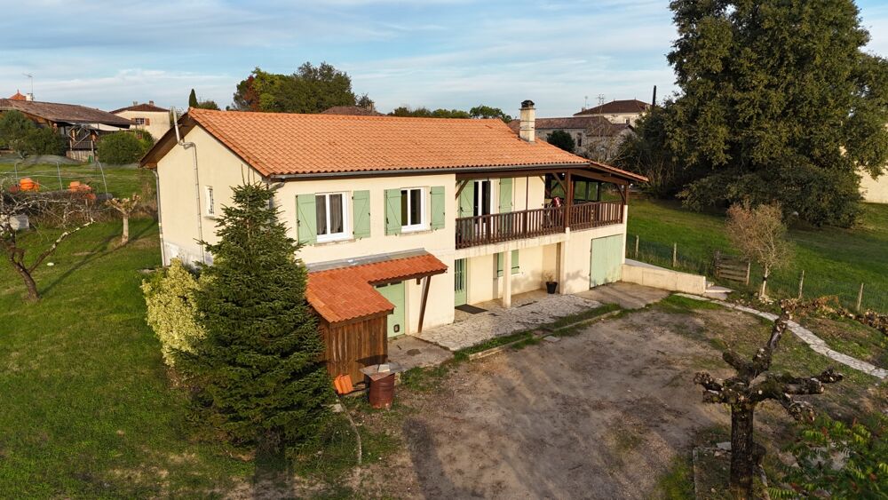 Maison traditionnelle - 3 chambres et bureau - Véranda - Garages - Jardin