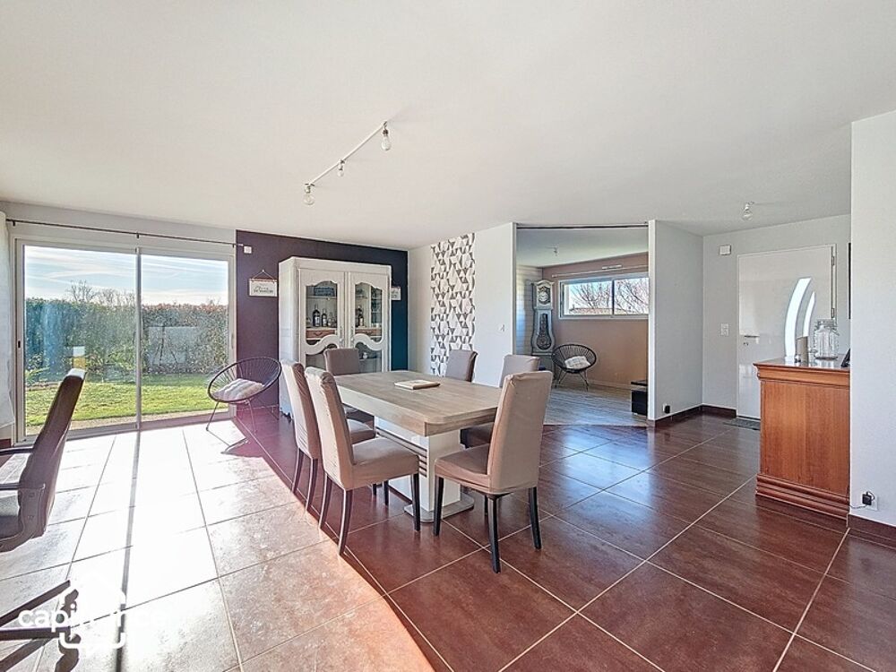 Vente Maison Maison de plain-pied 121 m² – 3 chambres – 3 garages (87m²) – terrain clos 1 454 m² – Boussais (79) proche Airvault Airvault