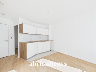 Vente Appartement Charmant Appartement T2 rénové avec prestations de qualité dans le 18ème arrondissement Paris 18