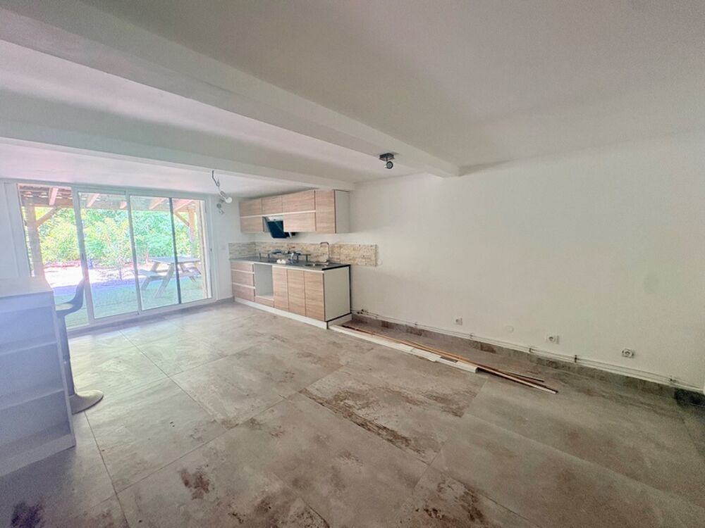 Vente Maison Charmante maisonnette de 35 m² et T3 de 70m2 avec jardin arboré de 650 m² – Fréjus Frejus