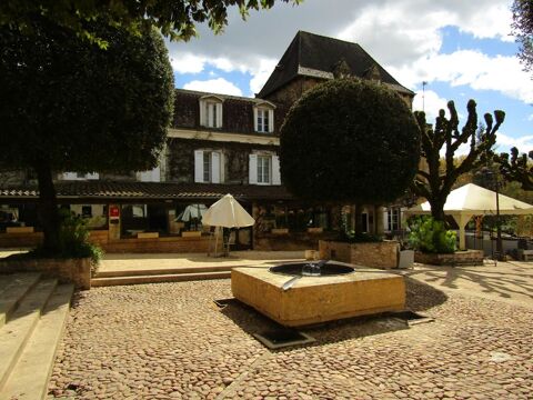   Magnifique fonds de commerce d'hôtel/restaurant dans un village classé du Périgord noir 
