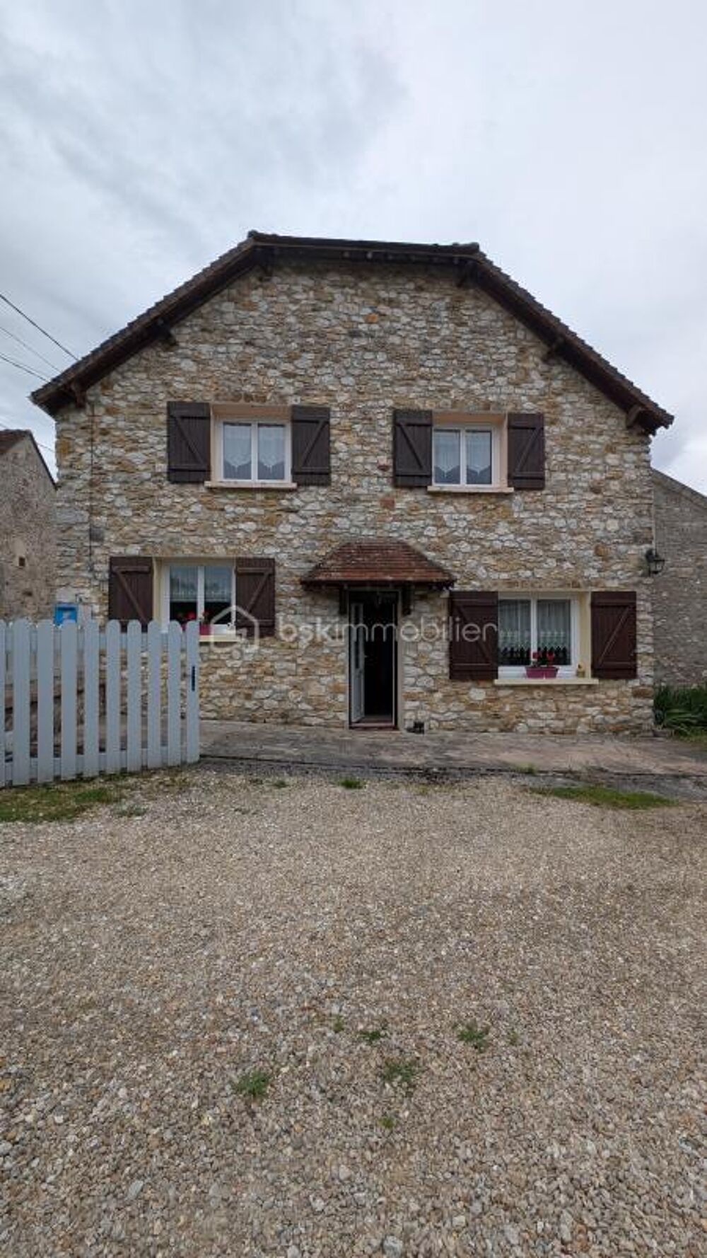 Adorable Maison briarde avec garage et déépendance