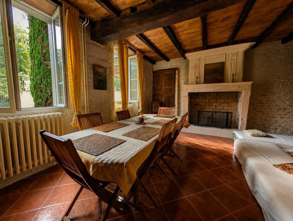 Vente Maison Élégante maison de campagne en pierre, beaux volumes et jardin Brie sous archiac