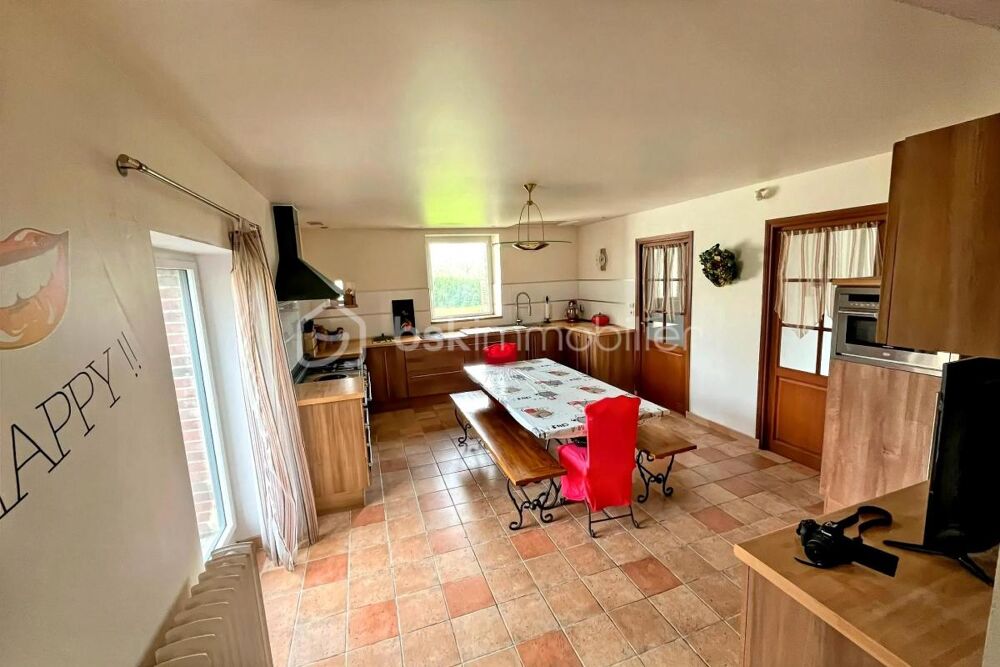 Vente Maison Ancienne école rénovée – Charme, volumes et sérénité au cœur de la campagne bretonne Arbrissel
