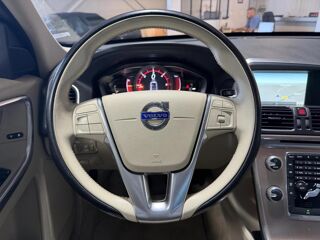 XC60 I Phase 2 D3 2.0 TDi 16V FWD 150 cv MOMENTUM 2015 occasion 85190 Venansault