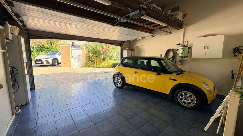 à vendre  Propriété/château Saint-Raphaël (83700)