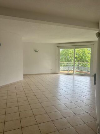  Appartement à louer 3 pièces 79 m²