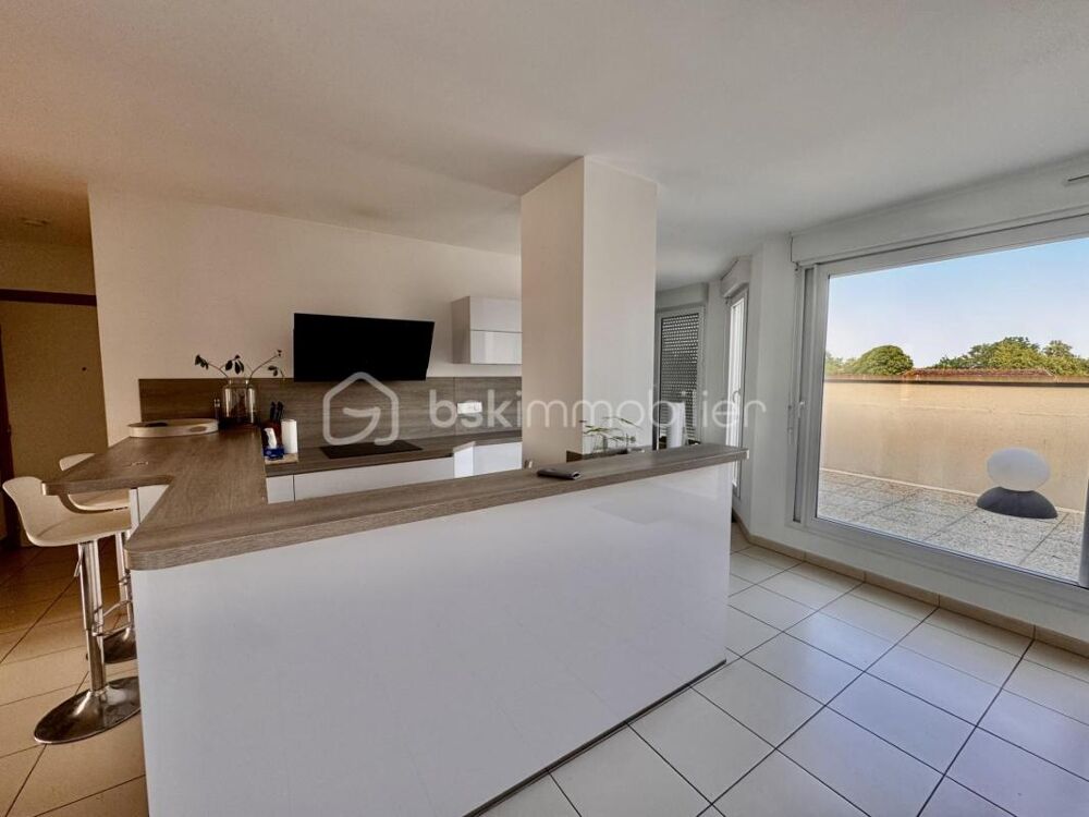 Bel appartement situé au dernier étage d'une copropriété calme et sécurisée