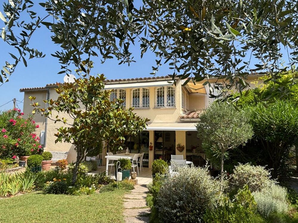 Vente Maison À Uzès, une maison au charme singulier dans un écrin de nature Uzes