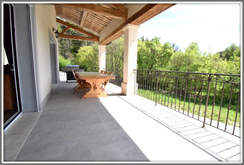 Propriete Peyroules Villa avec piscine intérieure dex hangars forte rentabilité