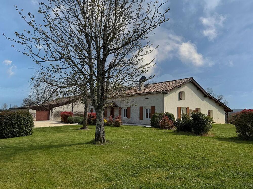 Superbe ferme rénovée avec soin avec piscine, grande grange et vues imprenables