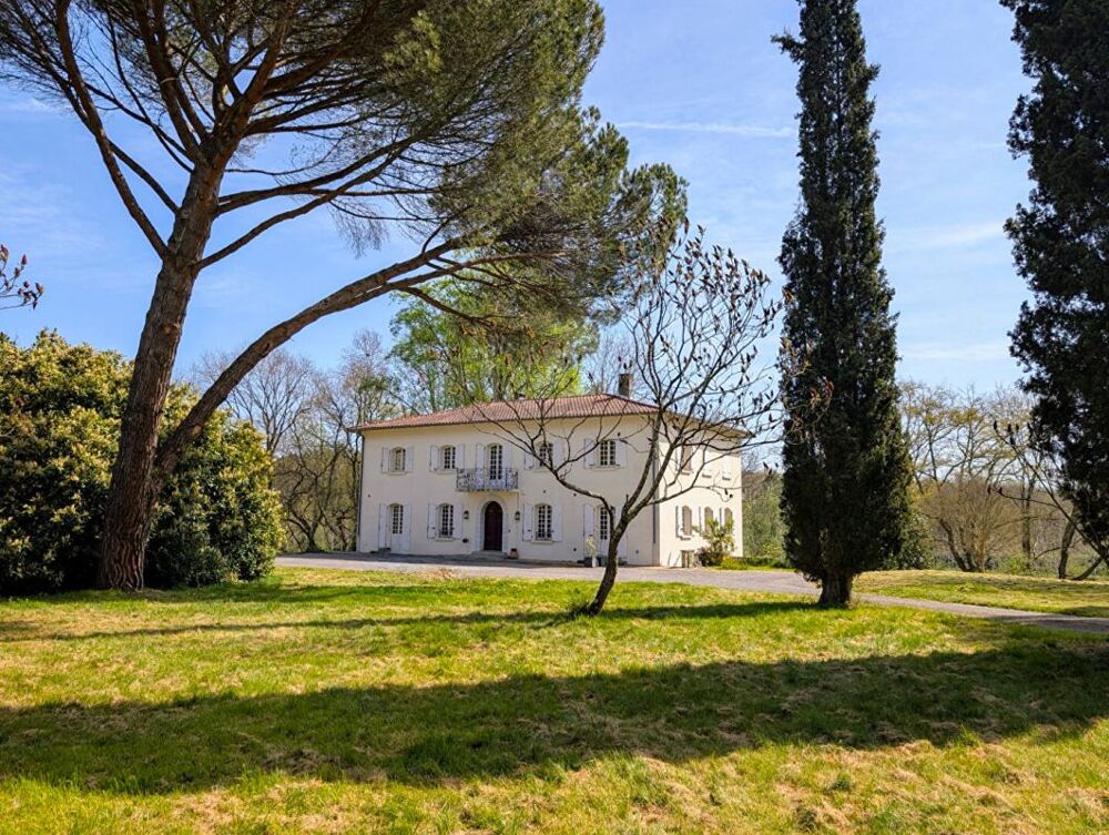 Vente Propriété/Château Maison bourgeoise de 371 m2 avec parc de 1,5 hectare Arnaud guilhem