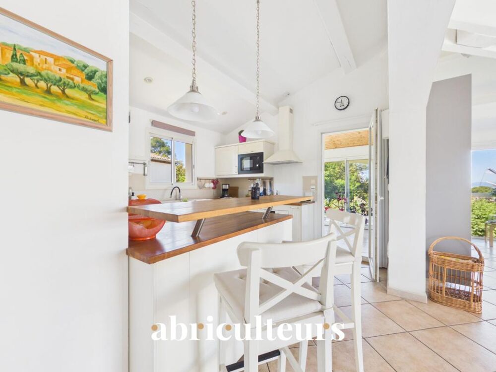 Vente Maison Maison avec piscine et jardin en vente à  Six-Fours-les-Plages (83140) Six fours les plages