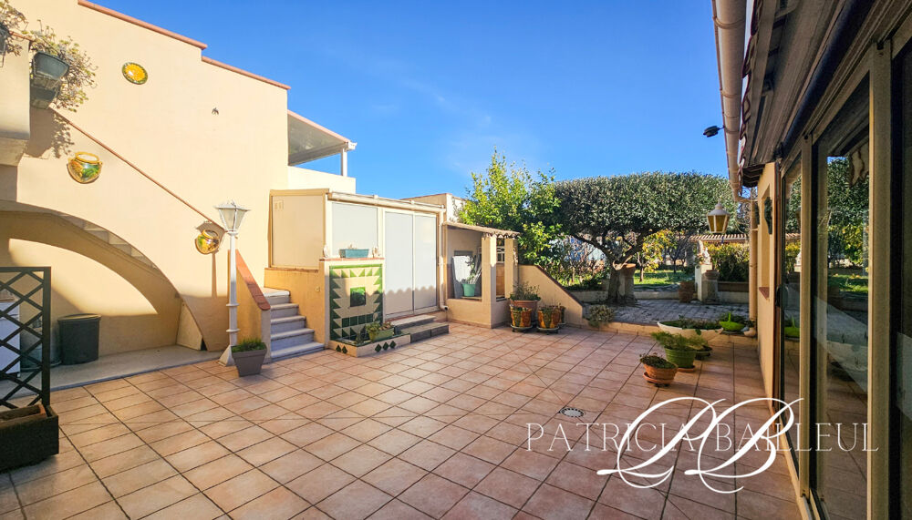 Maison de charme avec terrasse, patio, piscine et dépendances