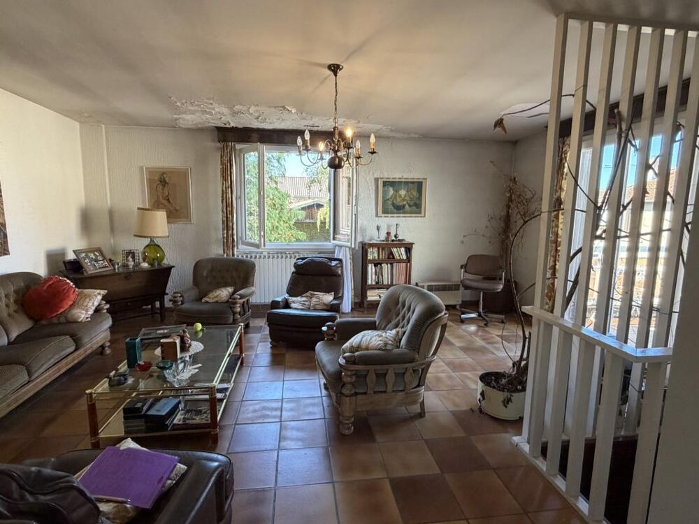 Vente Maison ENTRAIGUES( 63) ANCIEN DEPOT AVEC HABITATION Entraigues