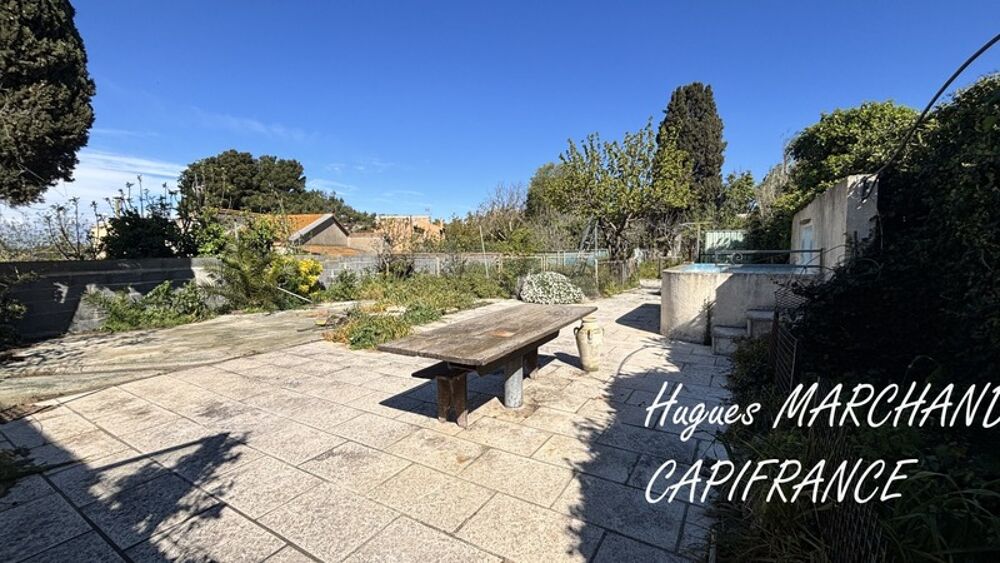 LESPIGNAN - Maison de village avec jardin et grand garage  Fort potentiel !