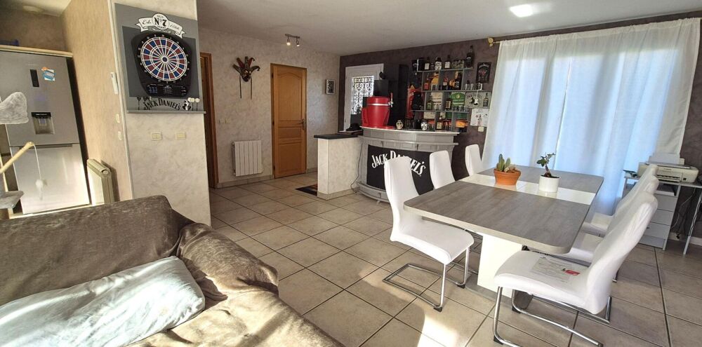 Superbe Pavillon Individuel de Plain-pied de 117 m² Entièrement Rénové avec sa Cour avant de 100 m², Patio, Terrasse avec Barbec