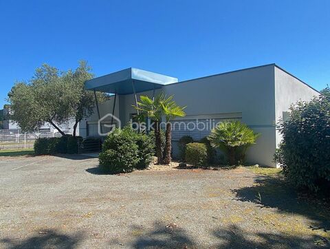   Local commercial de 355m2 : 11 bureaux - Deux salles de runion - 17 places de parking 