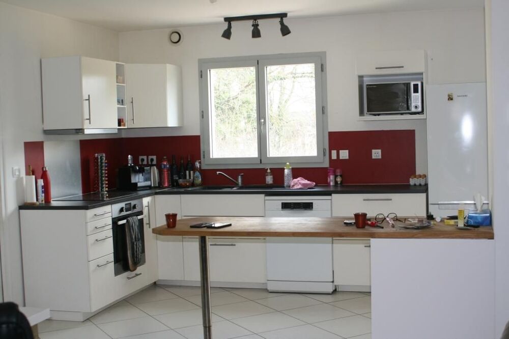 Location Maison Maison de 100m2 à louer sur Saint-Quentin-Fallavier Saint quentin fallavier
