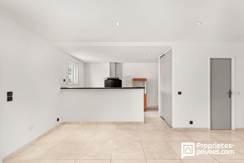 Superbe appartement rénové de plain-pied au coeur du village de Peymeinade