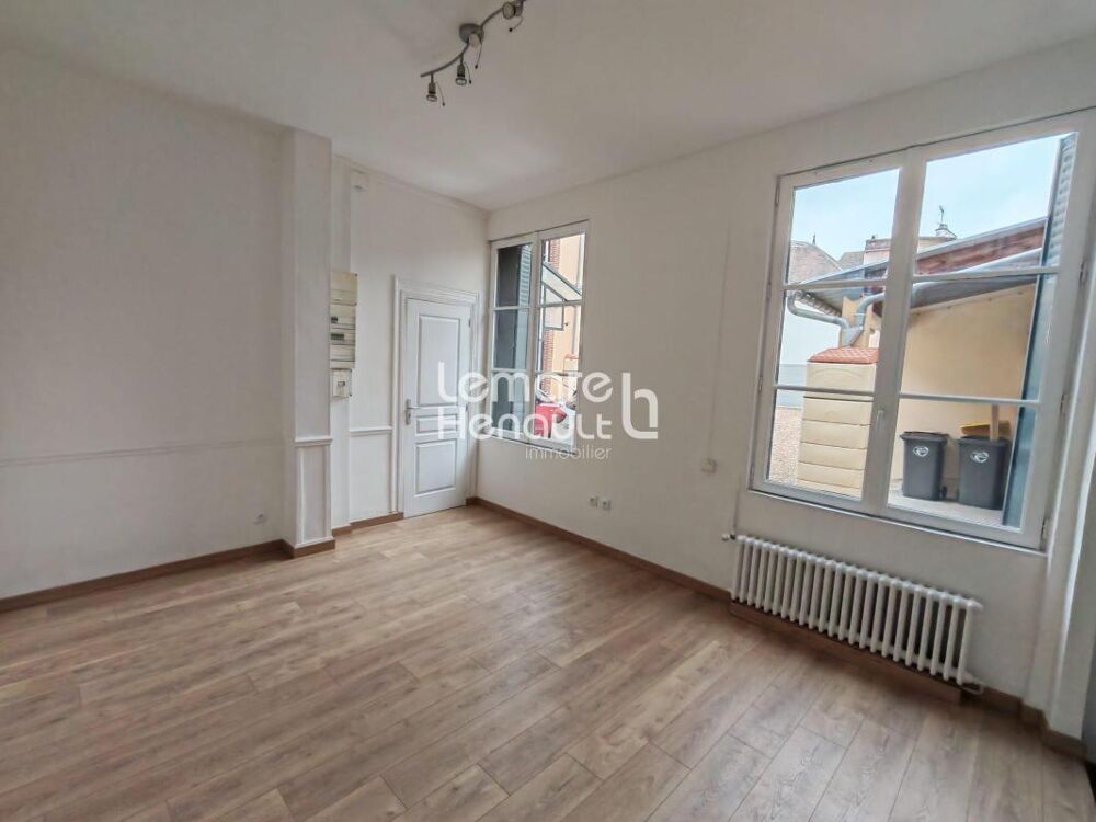 Prox. Lycée Rotrou, Studio 24.34 m² en rdc  cuisine equipée
