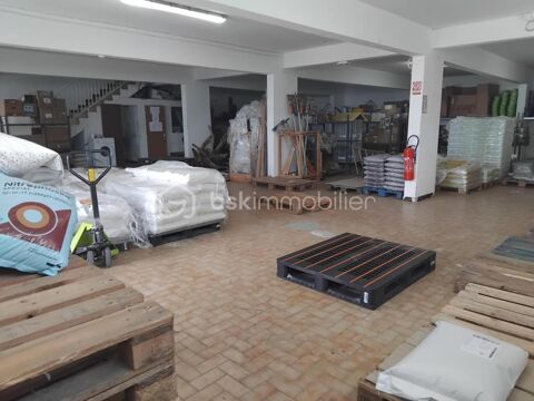 D&eacute;p&ocirc;t de stockage de 220 m&sup2; au centre-ville du Tampon 3130 97430 Le tampon