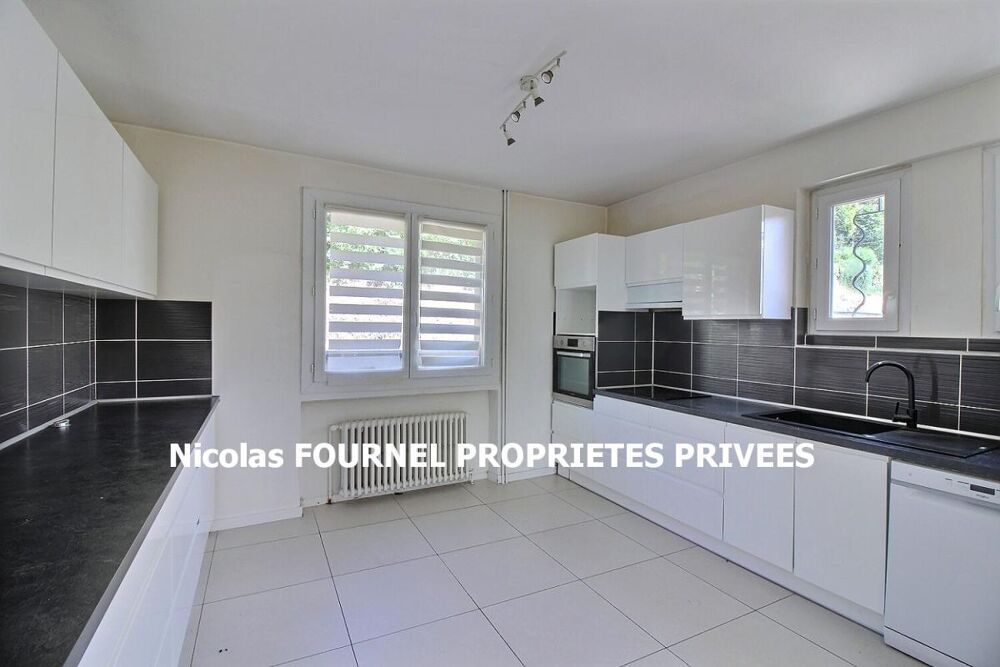 Maison Le Chambon Feugerolles 11 pièce(s) 231.86 m2