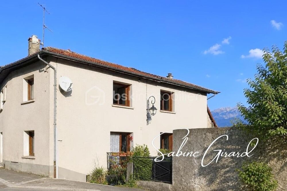 Maison de village à rénover - 168m2 - CLAIX