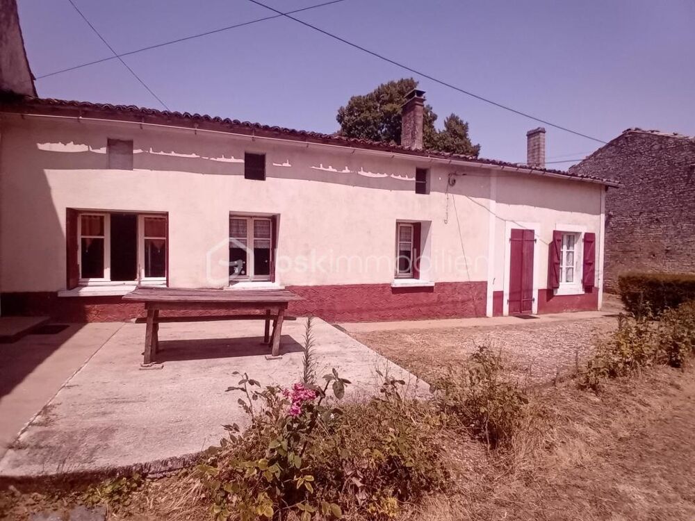 Vente Maison À vendre – Grande longère avec dépendances et vaste terrain – Fontivillié (79110) Sompt