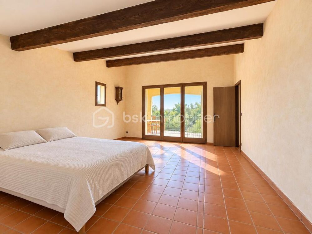 à vendre  Propriété/château Puyricard (13540)