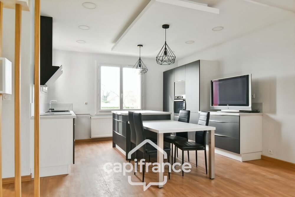Vente Maison Maison à vendre entièrement rénovée, 6 pièces SAINT JEAN D'ANGELY (17), proche commerces avec jardin et garage Saint jean d angely