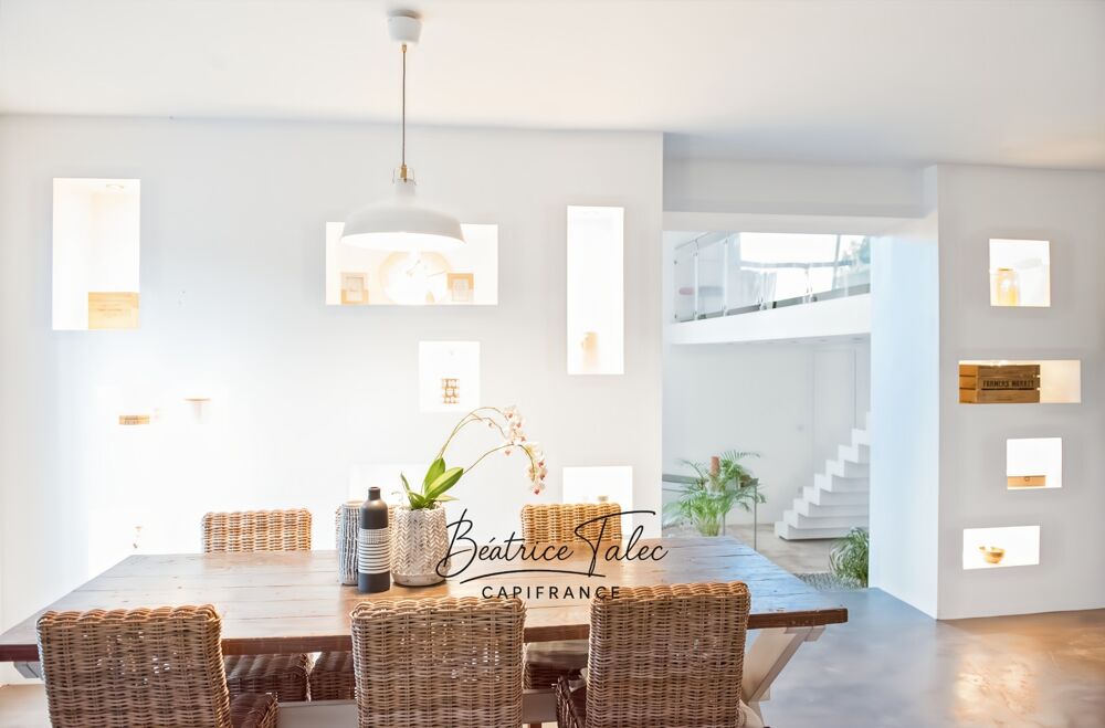 Maison de caractère avec piscine 5 pièces au coeur des vignes, double garage, 6000m2 terrain plat arboré, magnifique vue dans un