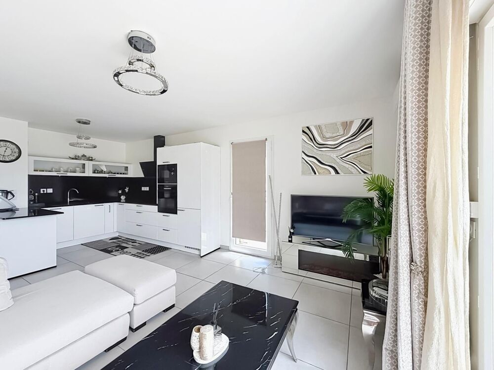 Joli Appartement T4 récent avec balcon, garage double et climatisation  ORNEX (01)