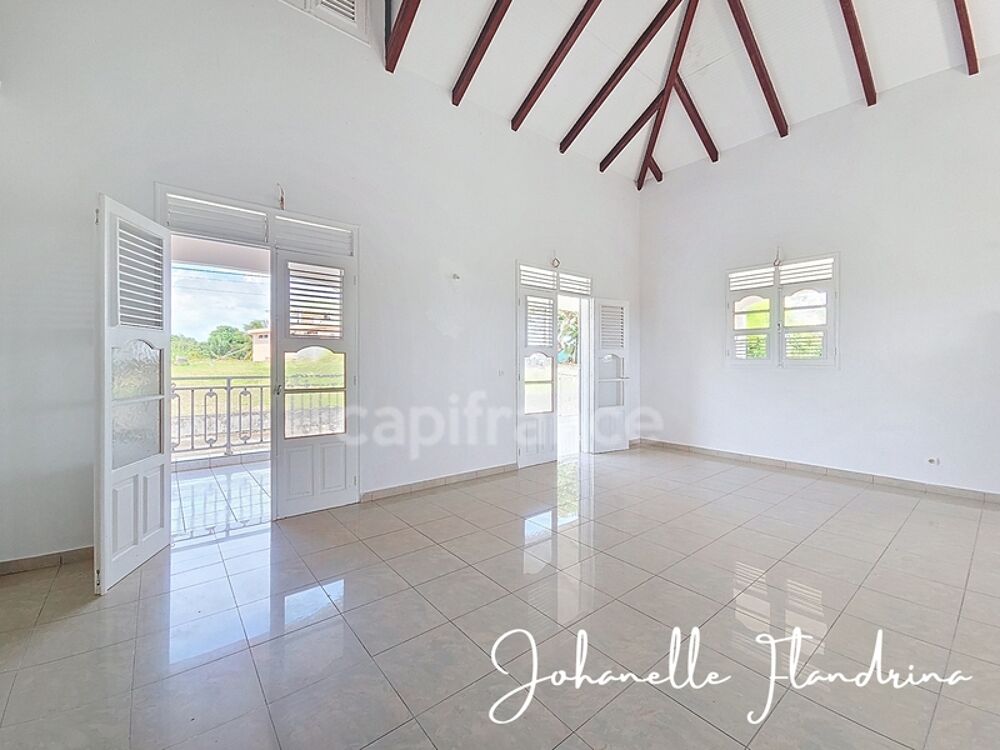 Vente Maison Maison avec vue dégagée, 3 chambres + mezzanine, possibilité de bas de villa - 3 000 m² de terrain Sainte anne
