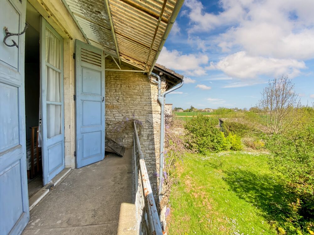 Maison de caractère Uchizy  200 m² habitables  Terrain de 6 565 m²