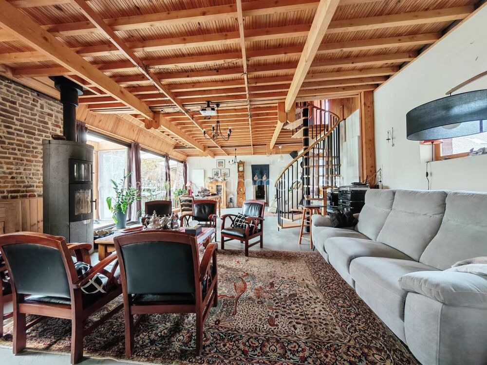 Corps de ferme dexception avec deux habitations à Gondecourt  340 m² habitables / 405 m² utiles sur 1 225 m² de terrain