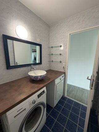  Appartement à louer 3 pièces 65 m²