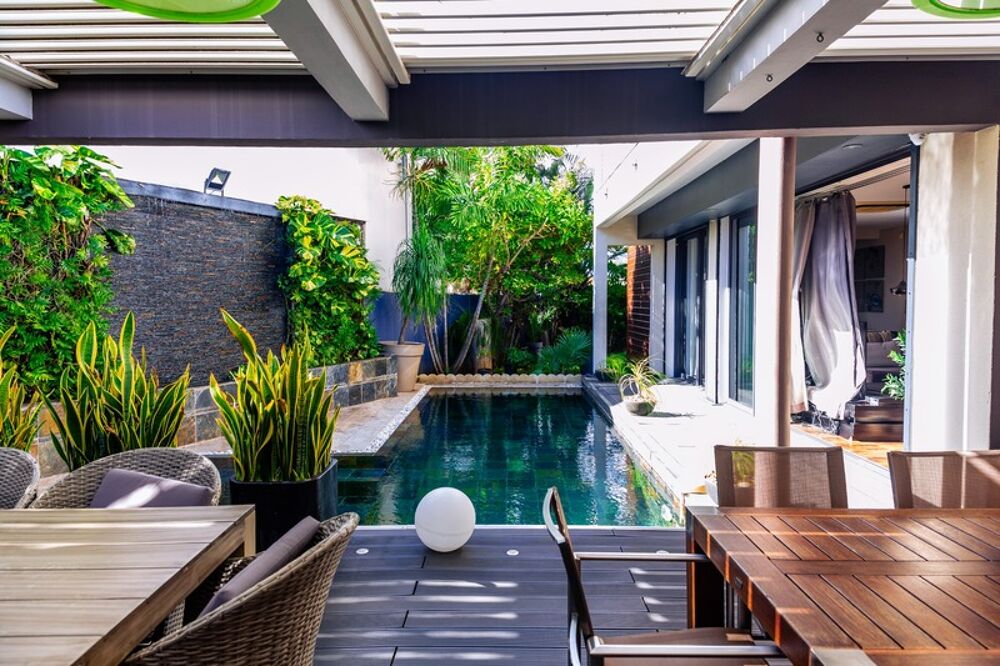 Villa contemporaine  10 pièces  env. 300 m²  piscine  spa