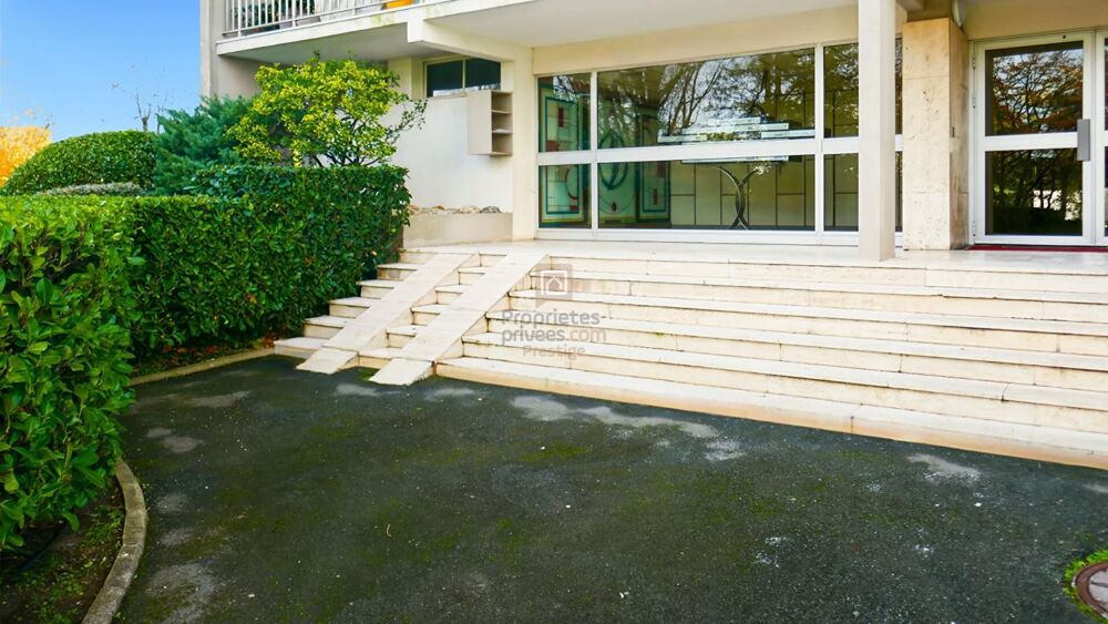 Vente Appartement BORDEAUX CAUDERAN  GRAND APPARTEMENT AVEC TROIS CHAMBRES  GRAND BALCON ASCENSEUR ET PARKING Bordeaux