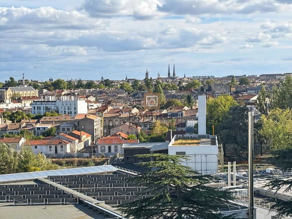 Vente Appartement Ensemble de deux appartements situés sur le même palier, offrant au total 6 chambres avec balcon Bordeaux