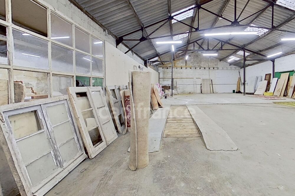   À LOUER – LOCAL PROFESSIONNEL D'ENVIRON 420 m² À CARHAIX-PLOUGUER 