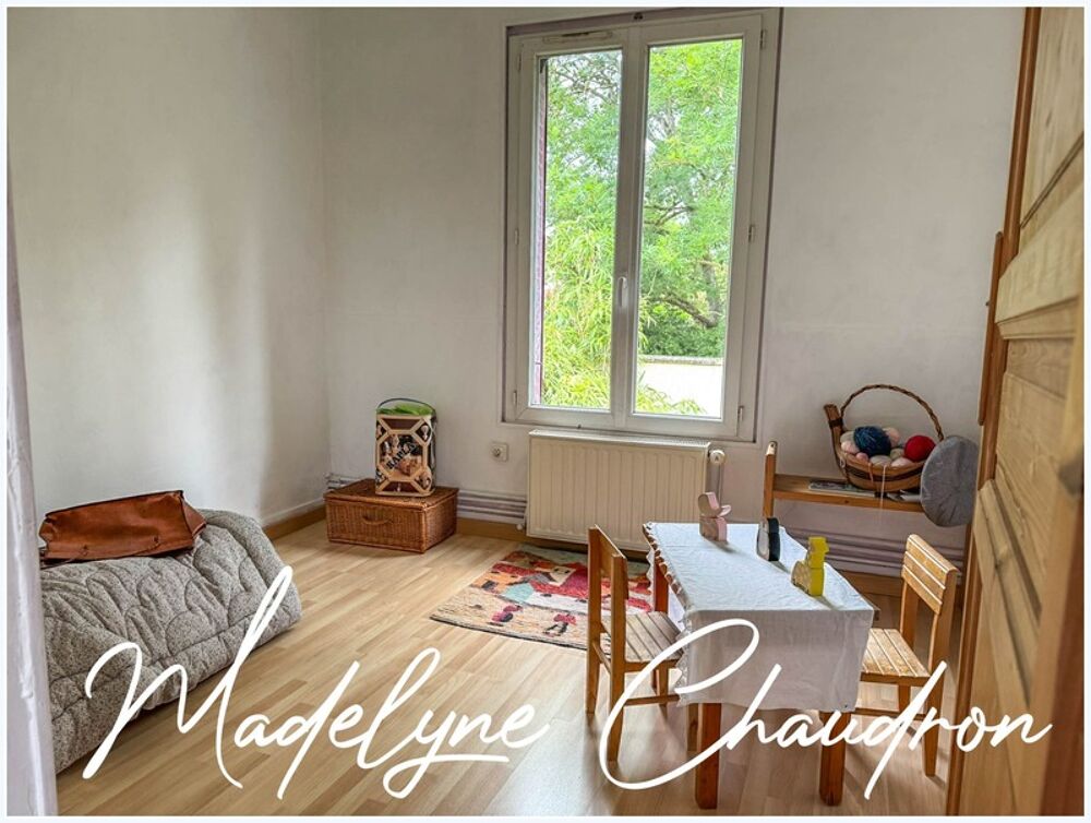 Maison en pierre de 4 chambres avec jardin au bord de la Juine, en plein coeur de Janville-sur-Juine."